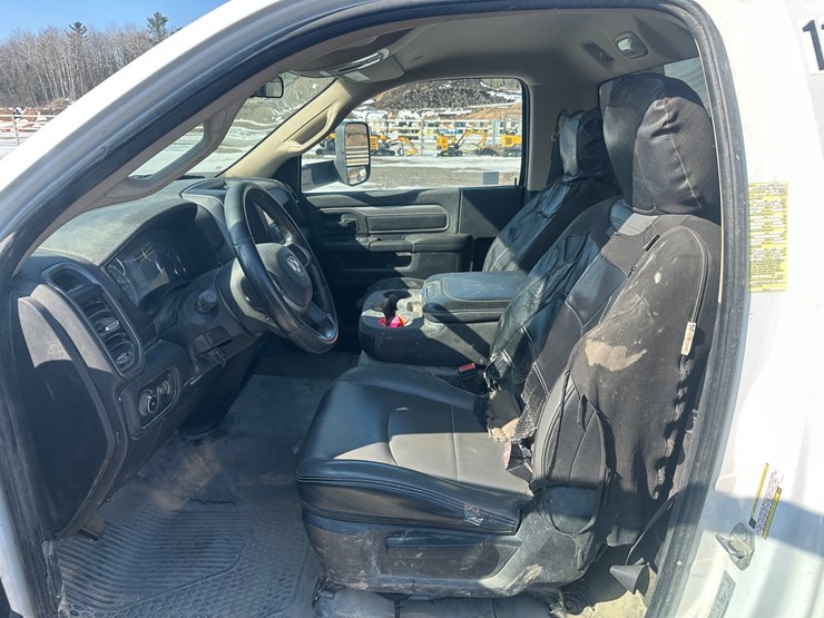 2020-dodge-3500-image-33