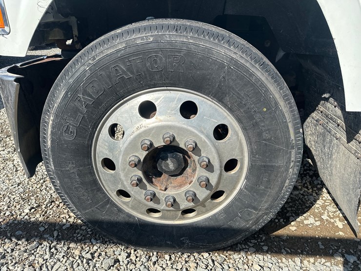 2014-massey-ferguson-8-image-67