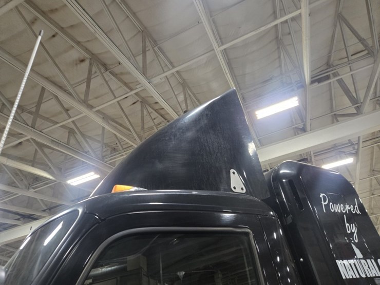 2015-kenworth-t680-image-14