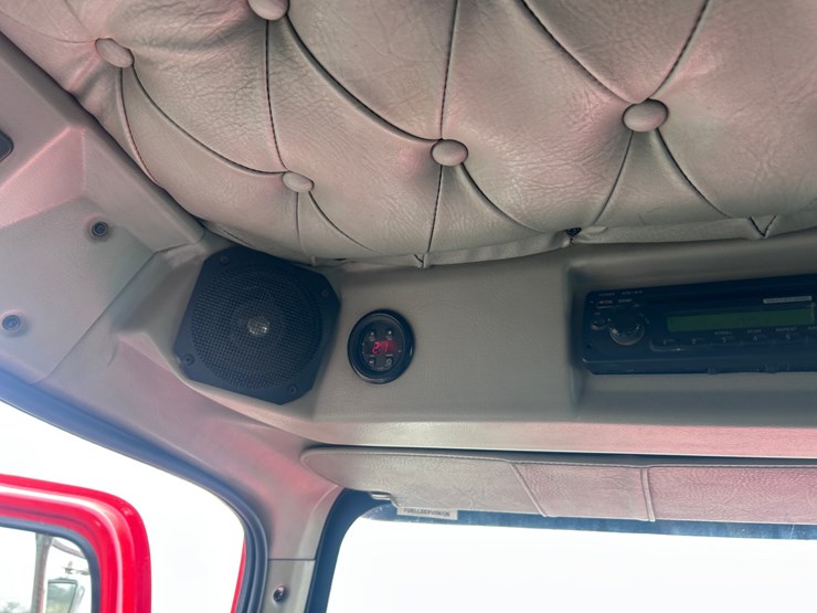 #1009-•-2012-western-star-conventional-4-sleeper-cab-truck-tractor-image-65