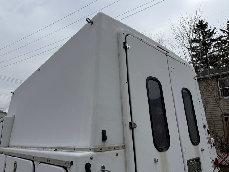 #1048-•-2009-gmc-c5500-specialty-service-truck-image-18