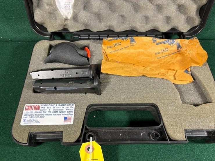 smith-&-wesson-m&p-40---40-s&w-pistol-image-12