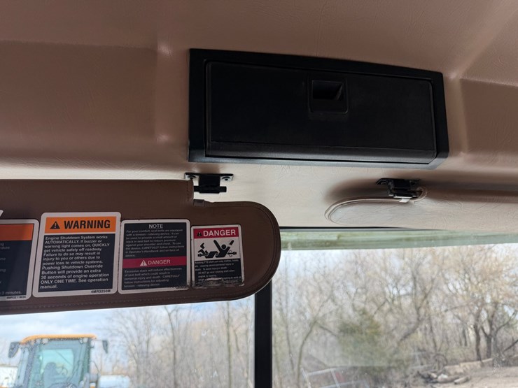 #1049-•-2005-mack-granite-tri-axle-dump-image-53