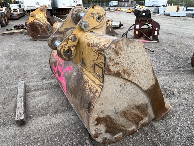 cat-72"-muck-bucket-image-5