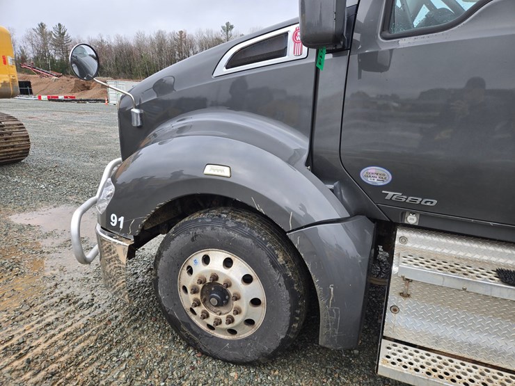 2017-kenworth-t680-image-13