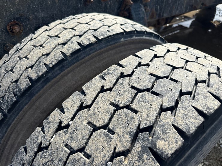 2015-peterbilt-337-image-58