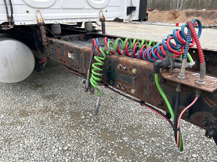 2017-massey-ferguson-8-image-36