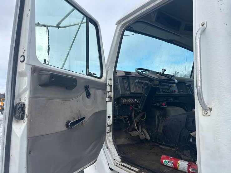 1995-international-8100-image-49