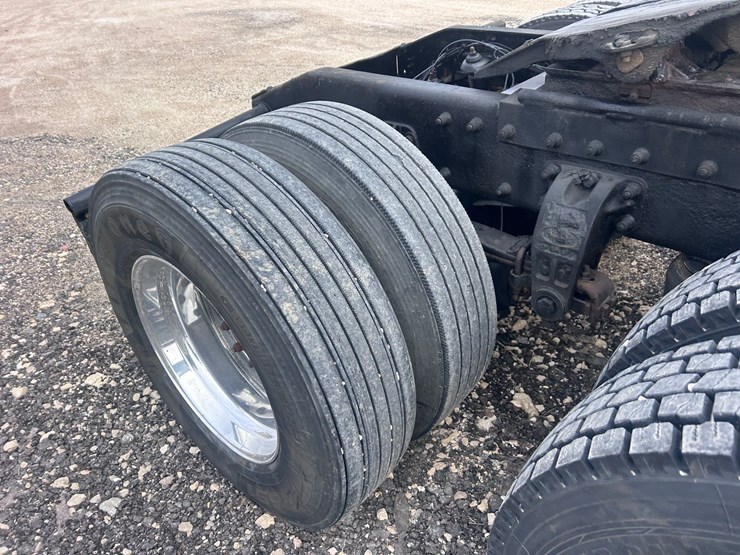 1998-peterbilt-379-image-27