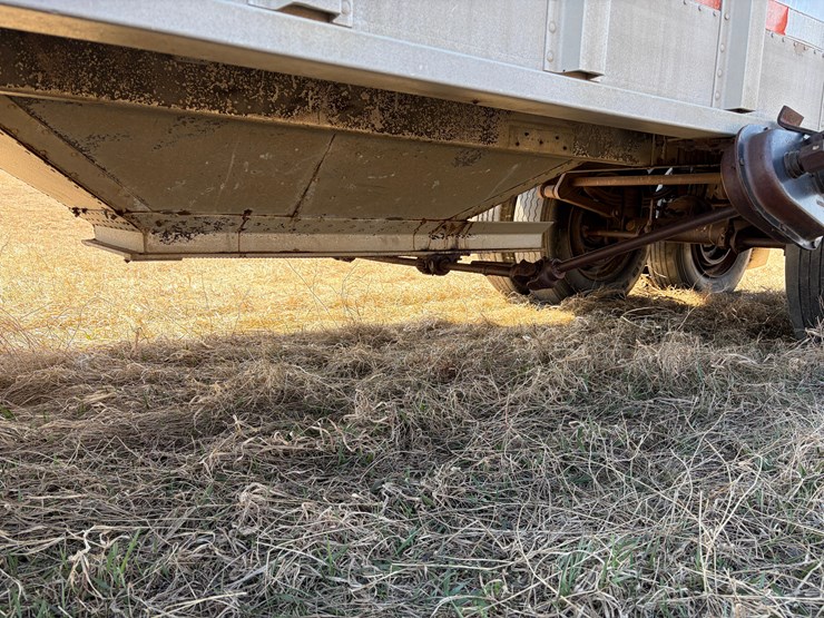 1980-cornhusker-800c-hopper-trailer-image-8