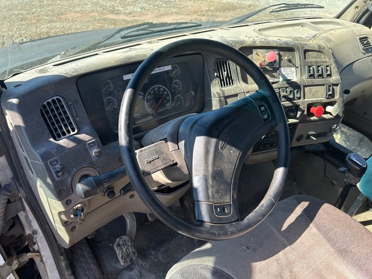 2005-massey-ferguson-8-image-54