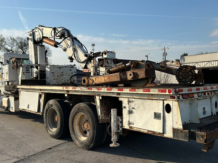 peterbilt-365-image-3