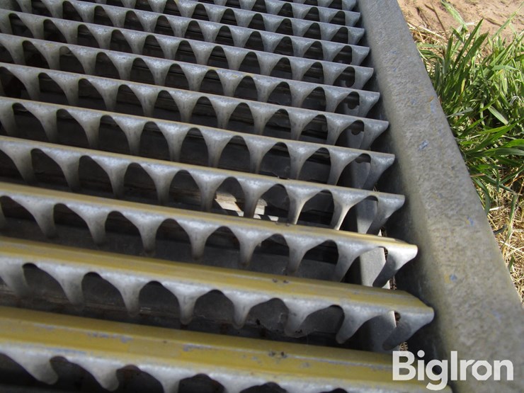 new-holland-tr96-image-18