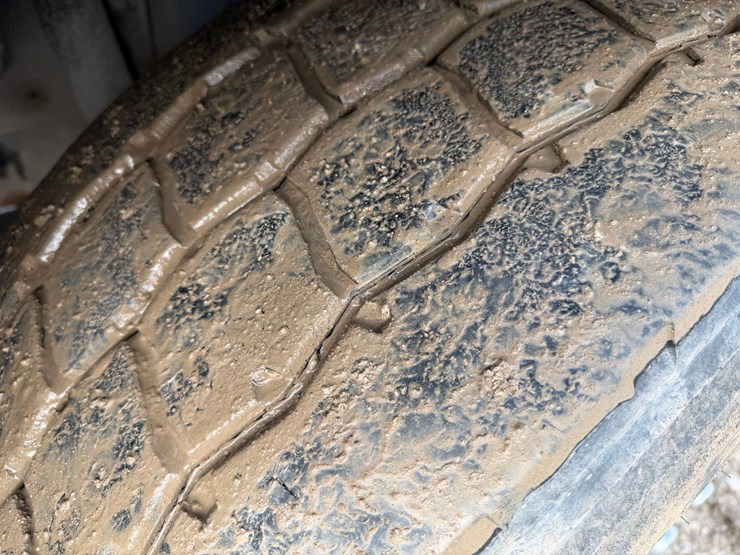 #1049-•-2005-mack-granite-tri-axle-dump-image-83