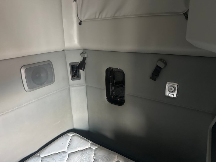 2020-kenworth-t680-image-63