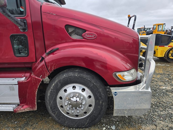 2007-peterbilt-387-image-12