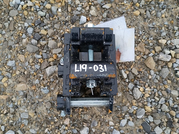 #l19-031-•-tpm-quick-coupler-mini-excavator-attachment-image-1