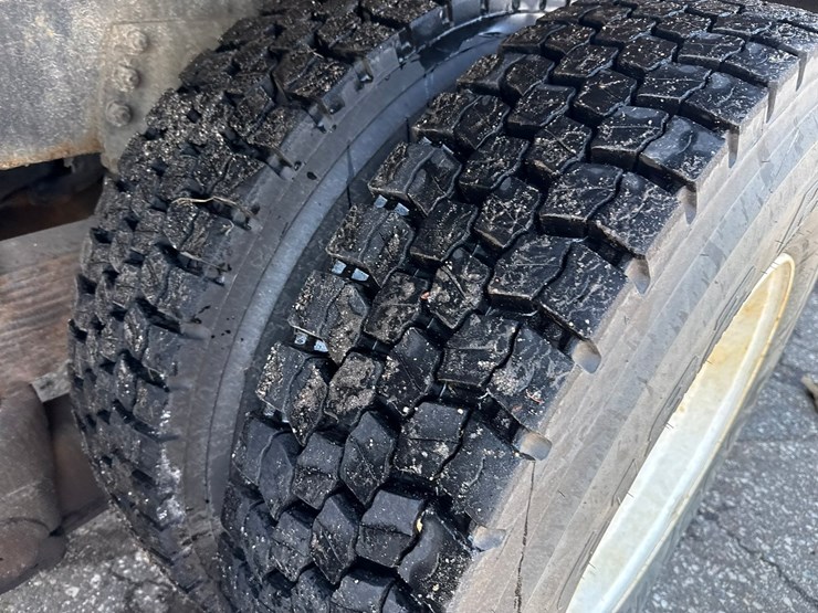 2002-freightliner-fl80-image-67