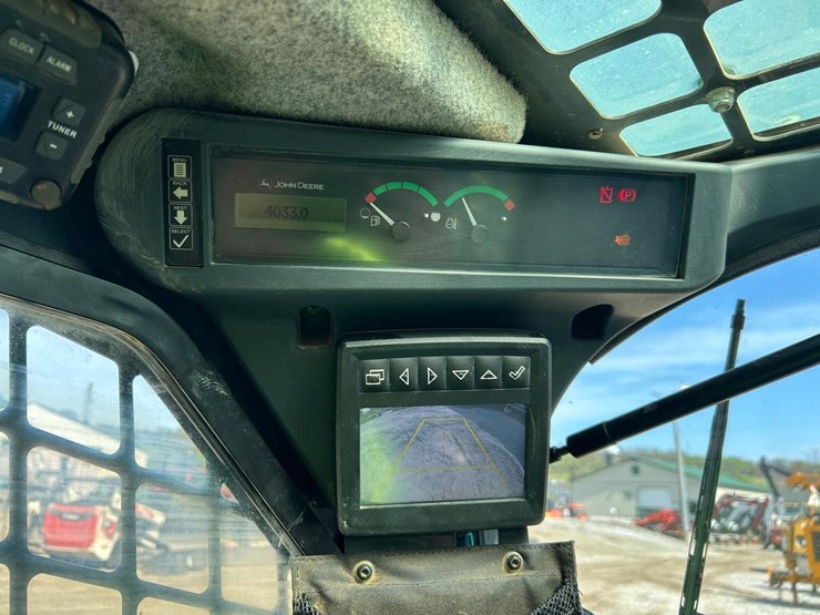 2018-deere-333g-image-23