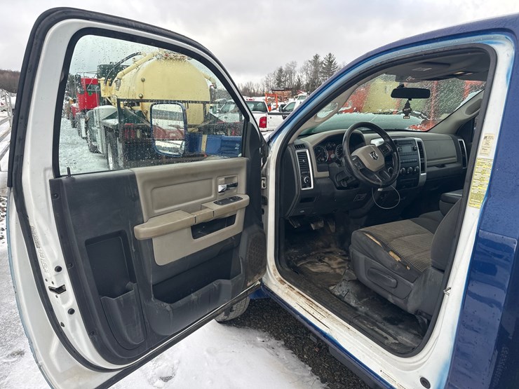 2012-massey-ferguson-8-image-40