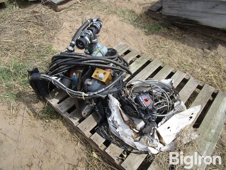 john-blue-hydraulic-fertilizer-attachment-image-7