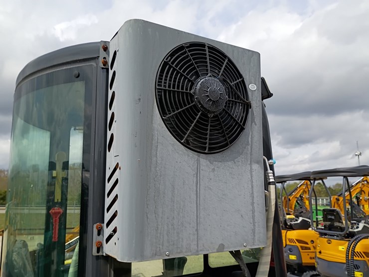 #24172-•-2025-agt-qk18rxs-c-mini-excavator-image-35