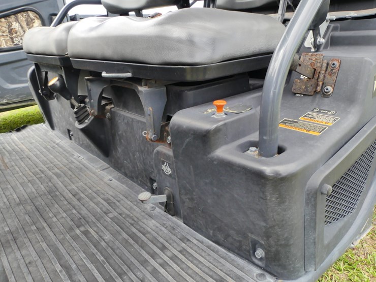 2009-kubota-rtvx1140-image-11