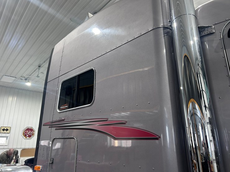 2007-peterbilt-379-image-27