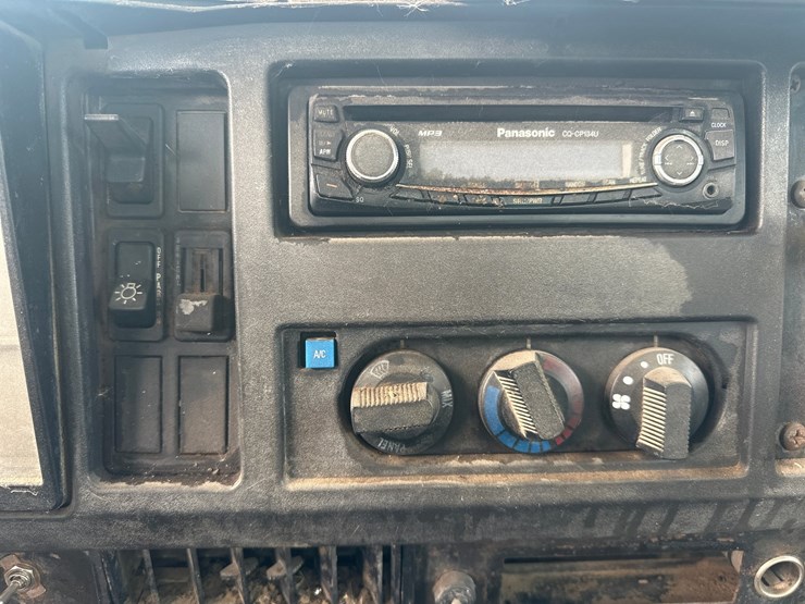 1995-international-8100-image-56