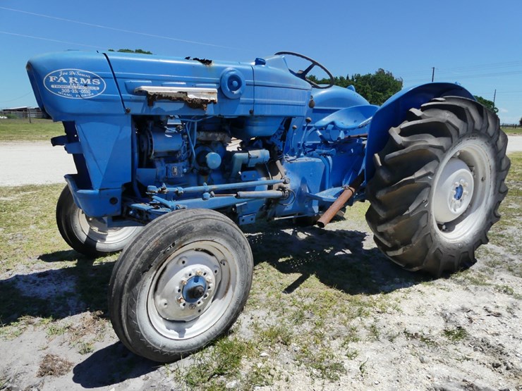 ford-tractor-image-1