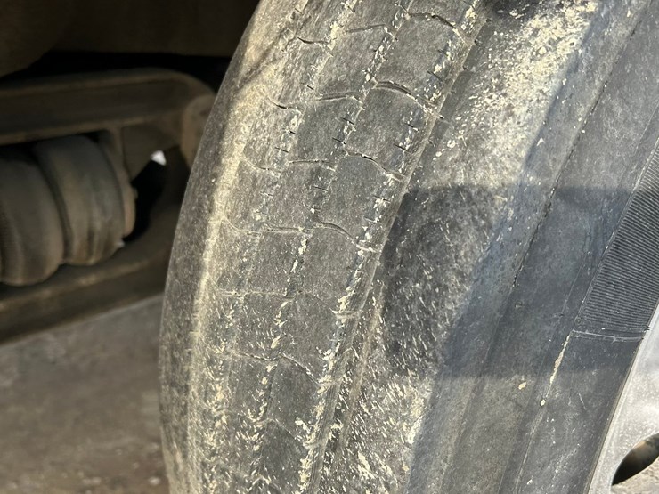 #2237-•-2006-mack-tri-axle-concrete-placement-truck-image-97