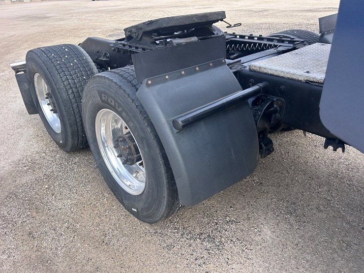 2000-peterbilt-379-image-27