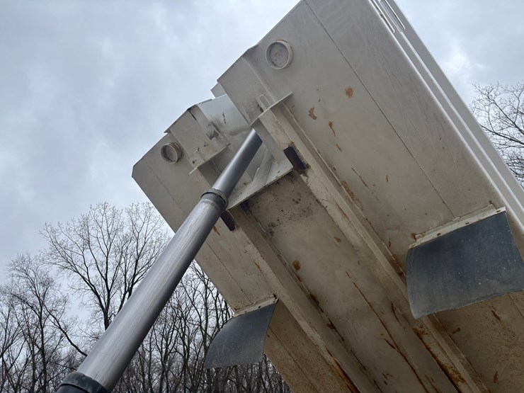 1997-ford-lt8000-image-66