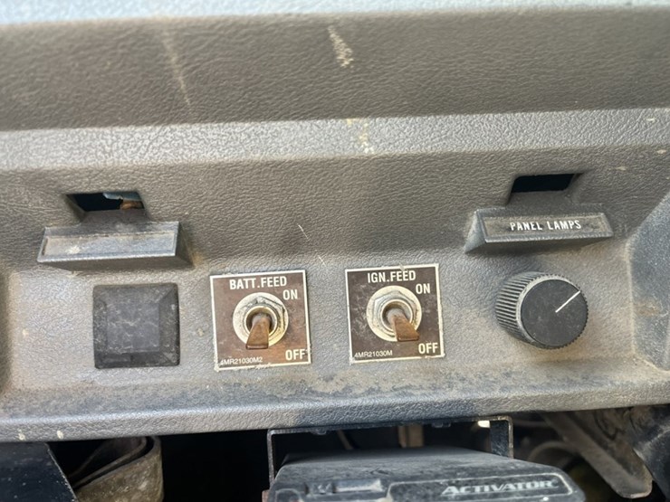 #1556-•-1999-mack-e7-460-day-cab-truck-tractor-image-51