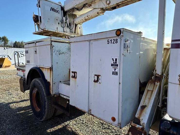 1998-freightliner-fl70-image-52