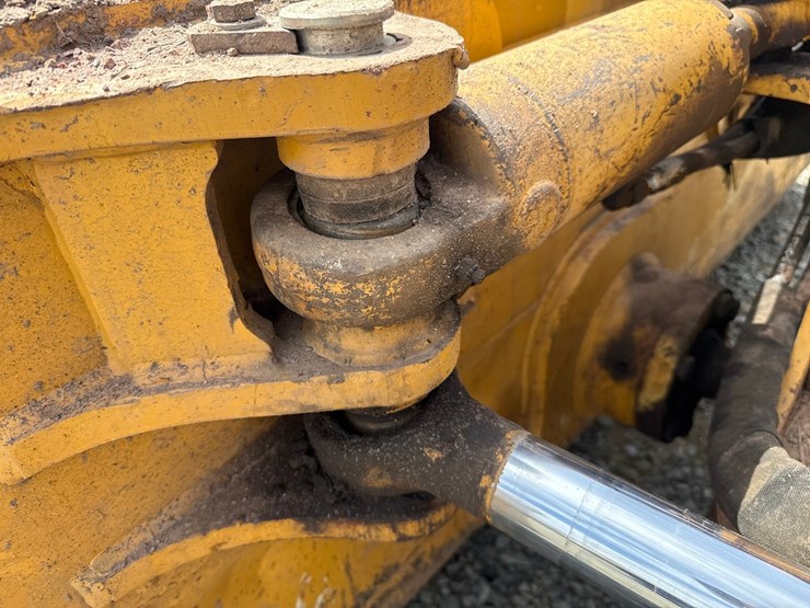 2002-deere-700h-lgp-image-18