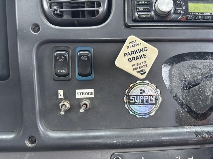 2016-massey-ferguson-8-image-38