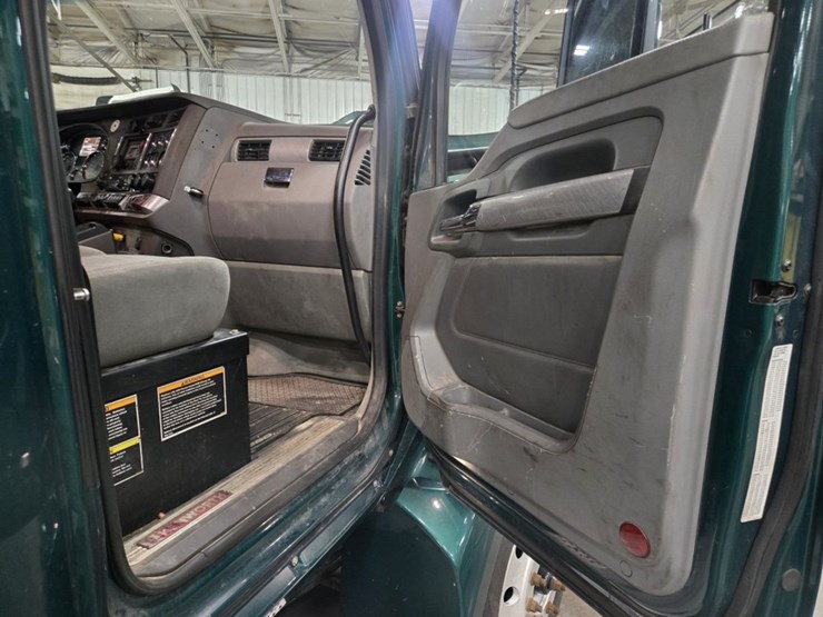 2017-kenworth-t680-image-58