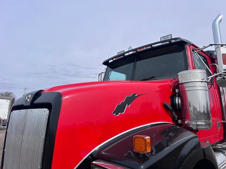 #1009-•-2012-western-star-conventional-4-sleeper-cab-truck-tractor-image-11