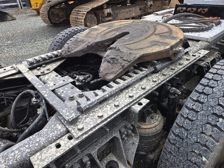 2019-international-hx620-image-31