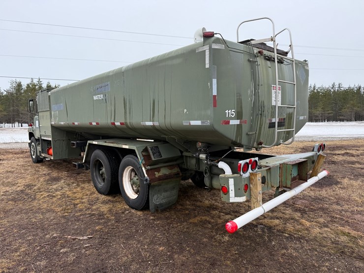 1984-mack-dm492s-image-3