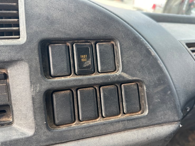 2000-gmc-t6500-image-39