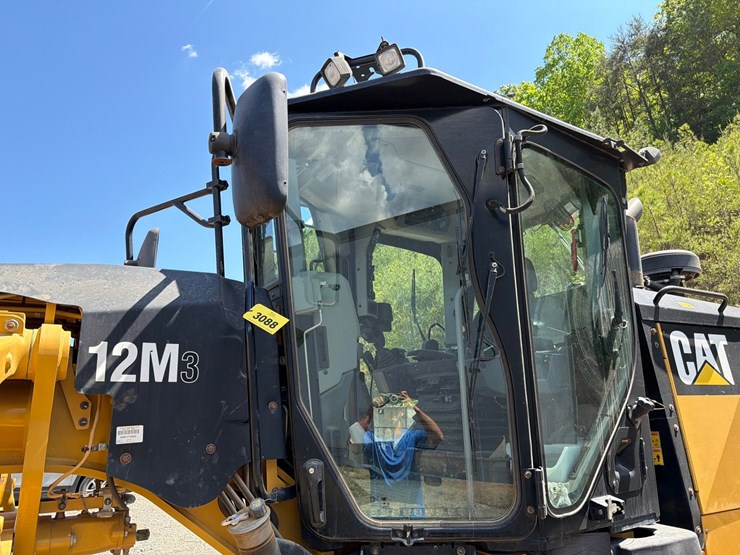 2018-caterpillar-12m3-image-27