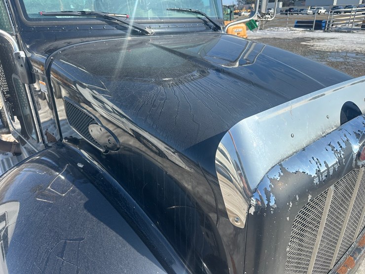 2015-peterbilt-337-image-12