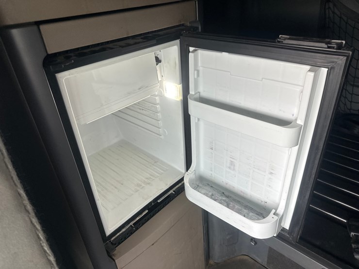 2017-massey-ferguson-8-image-52