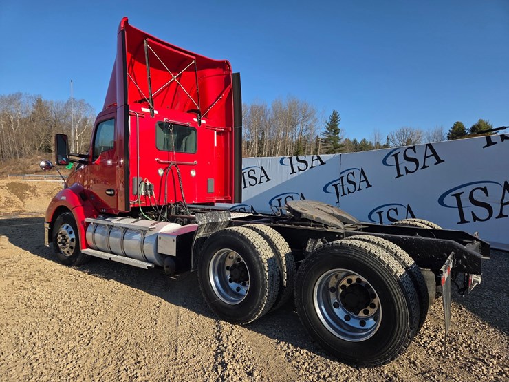 2015-kenworth-t680-image-3