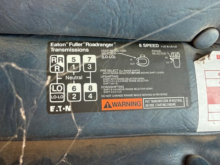 #1117-•-volvo-whitegmc-day-cab-truck-tractor-image-76