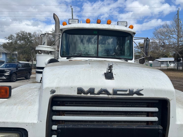 1999-mack-rd600-image-12