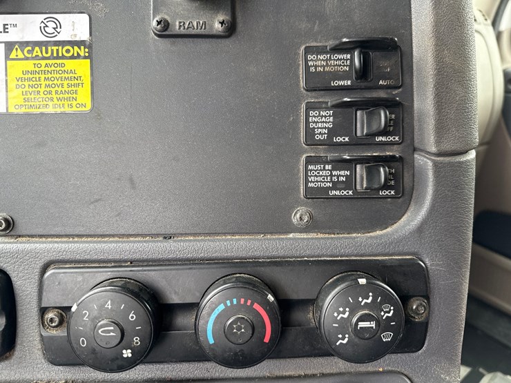 2016-massey-ferguson-8-image-62