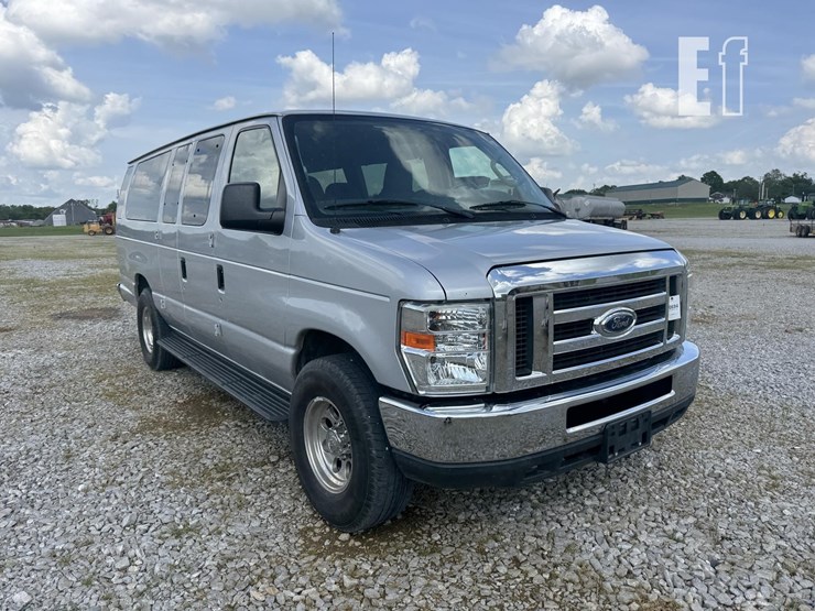 2013-ford-e350-image-3